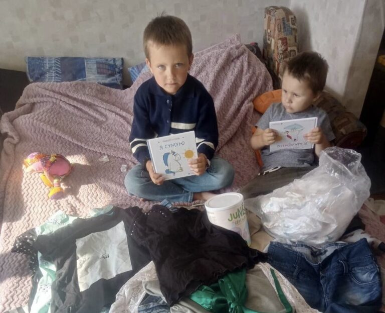 Distribution de livres d’enfants dans la région de Kharkiv