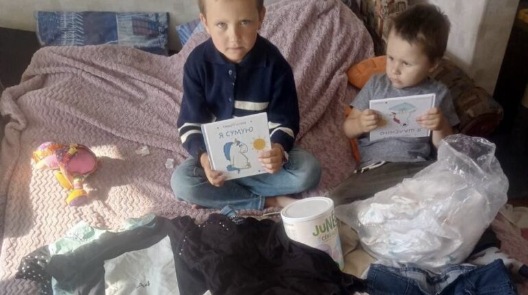 Distribution de livres d’enfants dans la région de Kharkiv