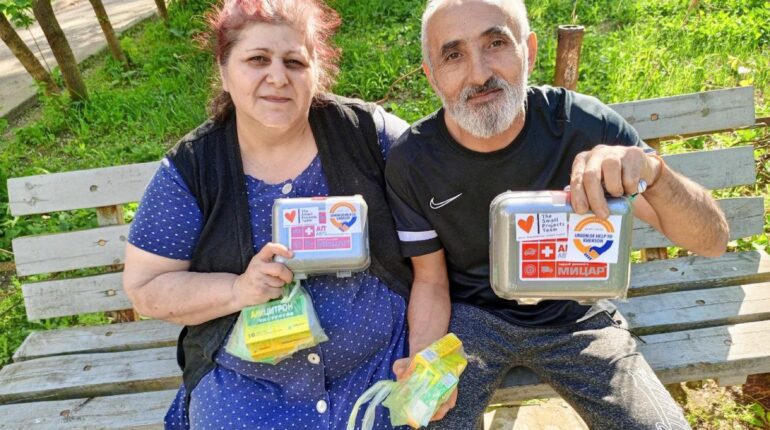Distribution of 1st aid kits and medicines to villages near Kherson