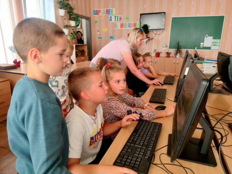 A primary school equipped with computers in Ivankiv