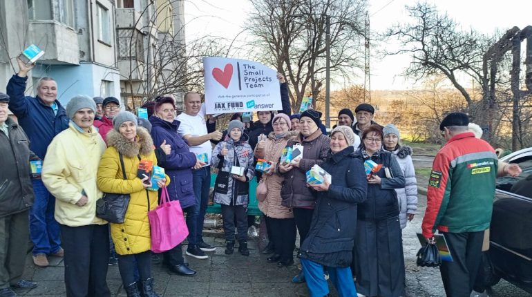 220 new StayInTouch kits being distributed in Kherson