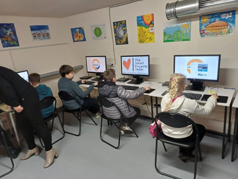 Création d’une salle informatique dans un centre pour enfants à Kherson