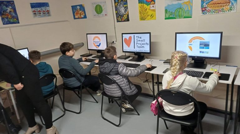 Création d’une salle informatique dans un centre pour enfants à Kherson