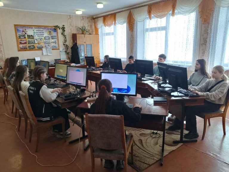 Ouverture de deux salles informatiques dans des établissements scolaires de la région de Cherkasy
