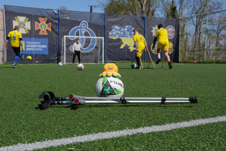 Trois nouveaux clubs de football pour amputés : notre programme UAmpfoot prend de l’ampleur!