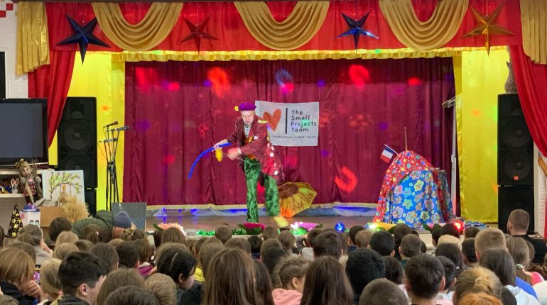 The Ukrainian tour of clown JyJou continues and comes to an end...