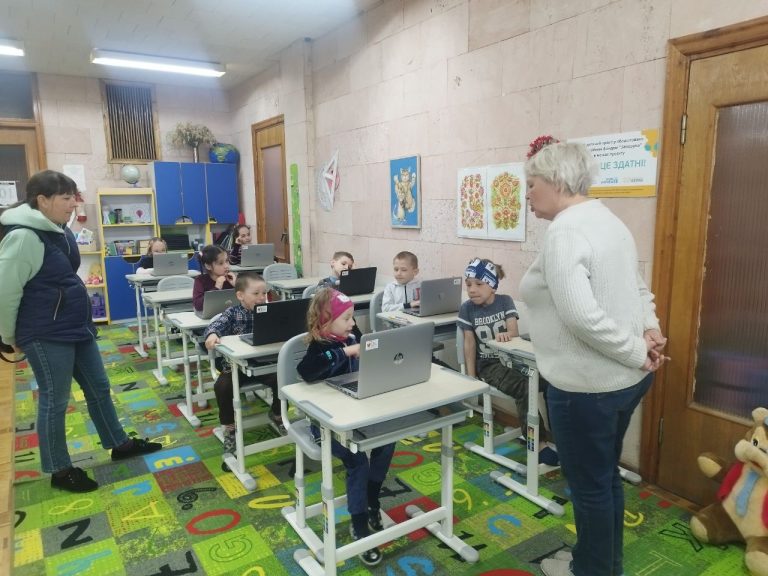 Nouvelle distribution d’ordinateurs à Poltava, Smila et Zhytomyr