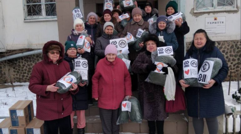 Winter Hugs: we distributed almost 2,000 sleeping bags in Kherson!